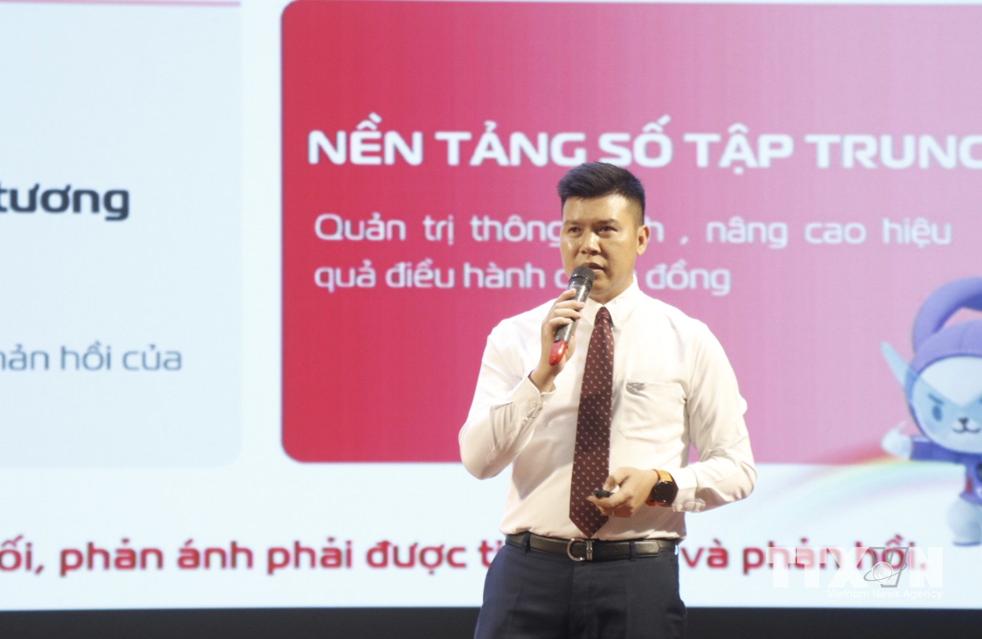 Đại biểu tham luận tại hội thảo. (Ảnh: Thanh Thương/TTXVN)